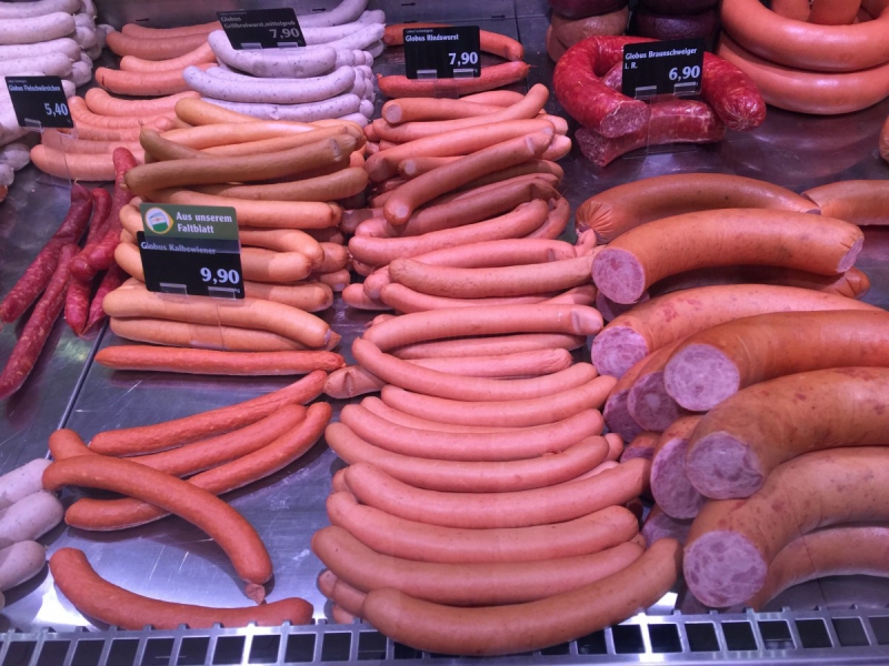 charcuterie-MONTMEYAN-min_sausages_meat_butchery-1069321